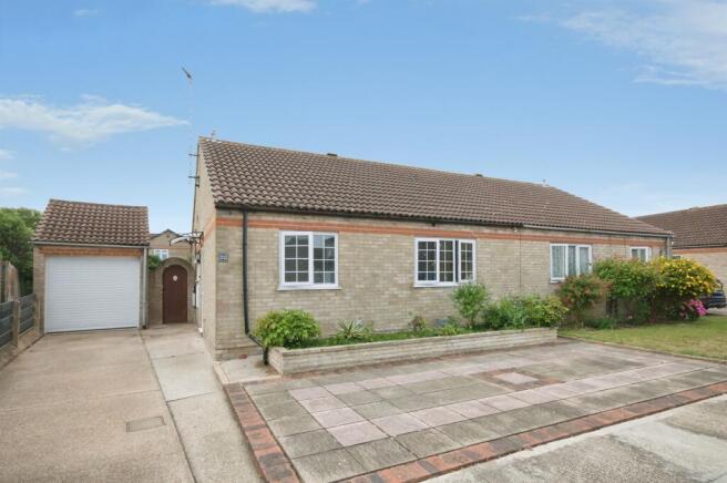 2 bed property, in Wade Close, £350,000