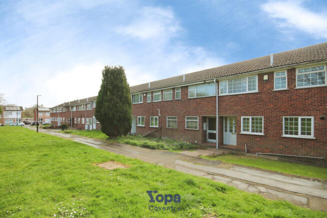 3 bed property, in Standish Close, £210,000