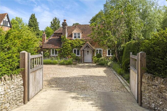 3 bed property, in Priory Lane, £1,395,000