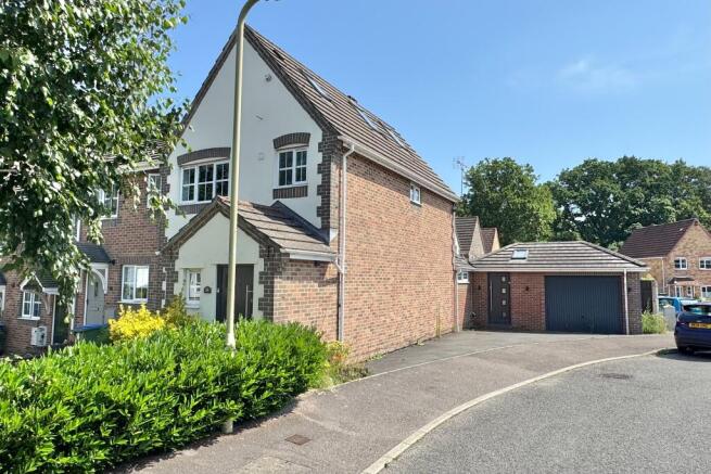 4 bed property, in John Bunyan Close, £425,000