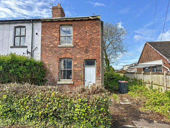 2 bed property, in 34 Marsh Road, £35,000