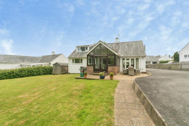 4 bed property, in Lon Hawen, £650,000