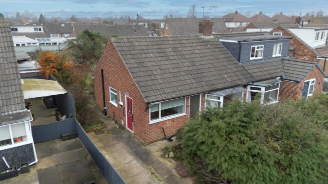 3 bed property, in Larchfield, £200,000