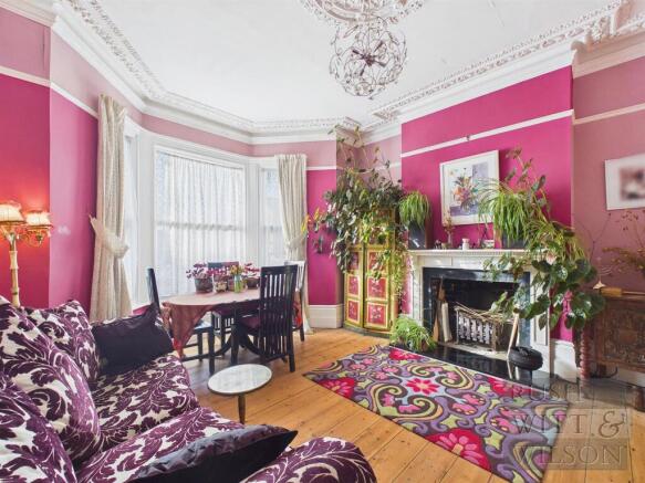 5 bed property, in Mount Pleasant Road, £375,000