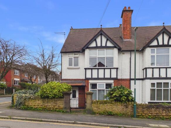3 bed property, in Victoria Road, £270,000