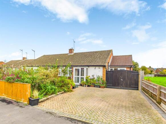 2 bed property, in Welbeck Avenue, £400,000