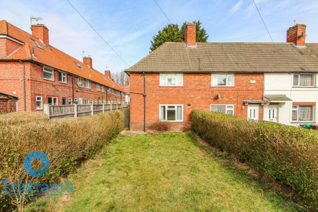 2 bed property, in Aston Avenue, £148,000