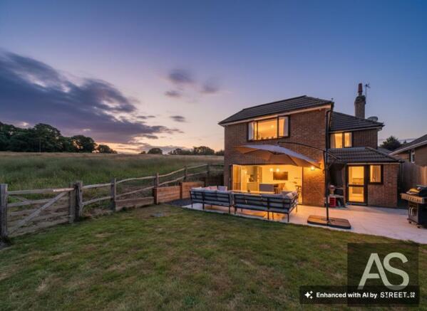 4 bed property, in Gorselands, £750,000