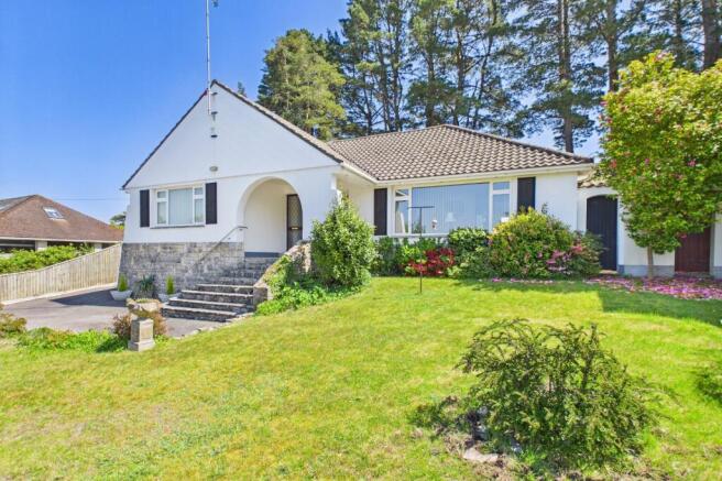 3 bed property, in Greensleeves Avenue, £639,950