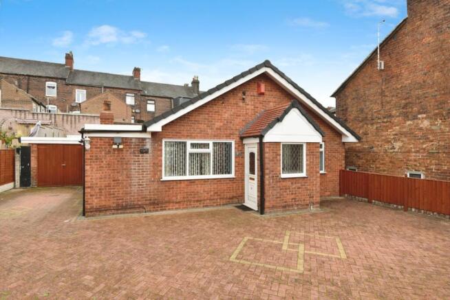 3 bed property, in Mount Street, £165,000