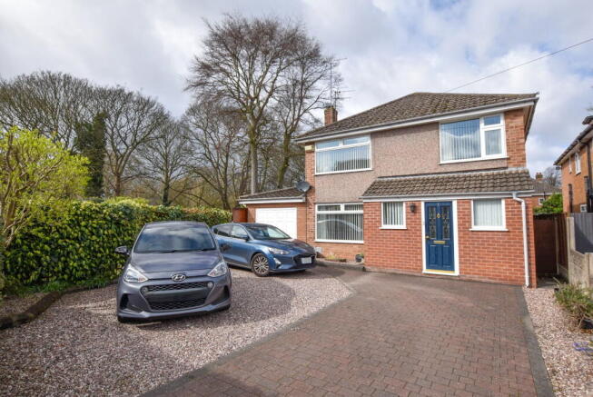 4 bed property, in Ambleside Close, £439,995