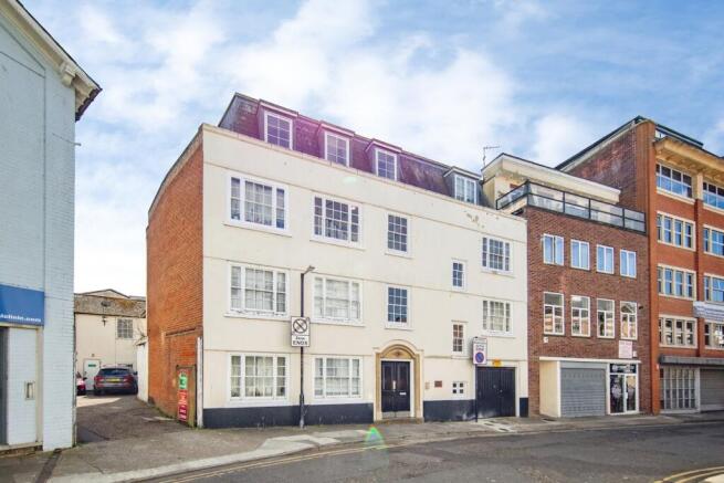 1 bed property, in Elm Street, £120,000