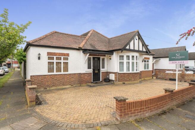 3 bed property, in Marlborough Avenue, £825,000