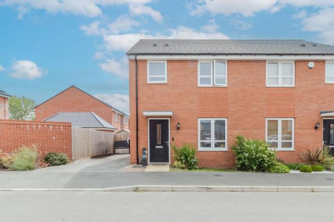 3 bed property, in Simon Mews, £300,000