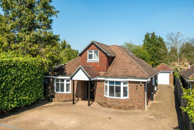 3 bed property, in Elstead, £725,000