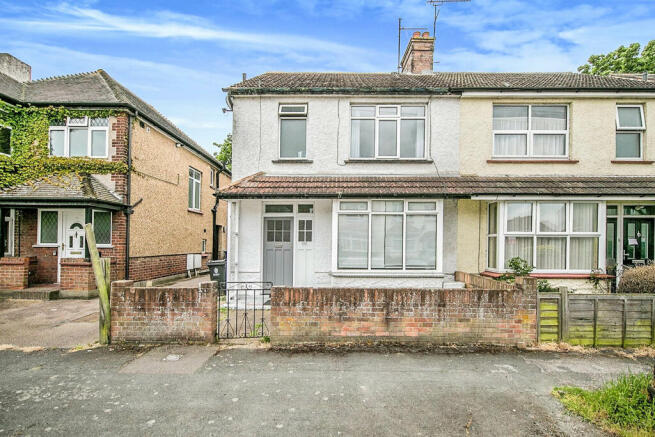 3 bed property, in Oxford Crescent, £230,000