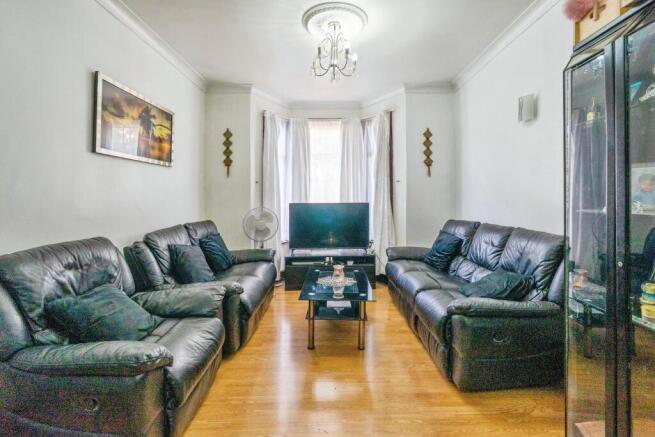 3 bed property, in Melbourne Road, £670,000
