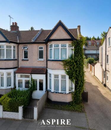 2 bed property, in Glenwood Avenue, £395,000