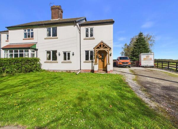 4 bed property, in Vale Lane, £425,000