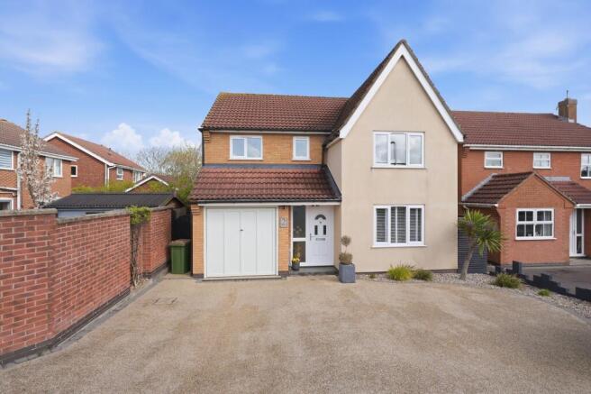 4 bed property, in Pleasant Close, £475,000