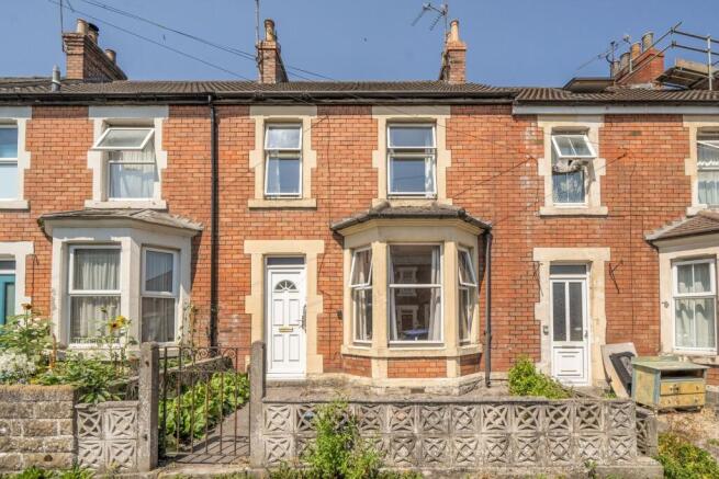 3 bed property, in Victoria Road, £400,000