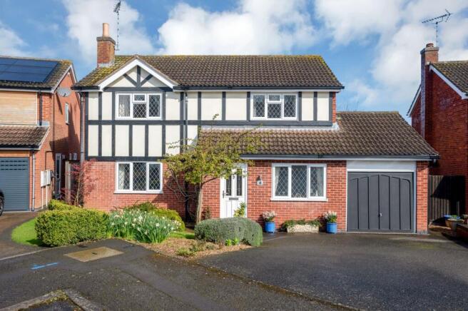 4 bed property, in Camrose Close, £435,000