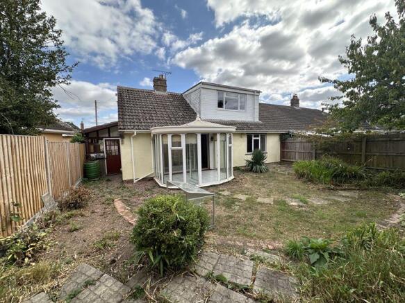 2 bed property, in Canterbury Drive, £275,000