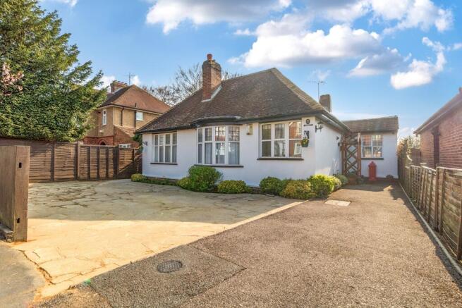 3 bed property, in Pinkneys Road, £800,000