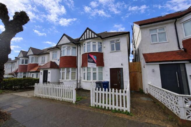 4 bed property, in Golders Manor Drive NW11, £1,100,000