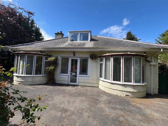 4 bed property, in Y Ffor, £250,000
