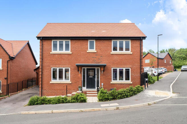 4 bed property, in Lavender Avenue, £595,000