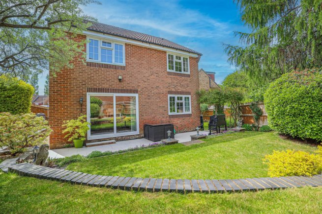 4 bed property, in Chilham Close, £700,000