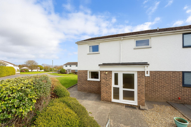 3 bed property, in Gwaen Ganol, £215,000