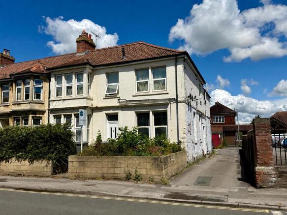 7 bed property, in Newtown, £325,000