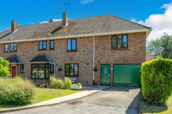 4 bed property, in Rostrop Road, £365,000