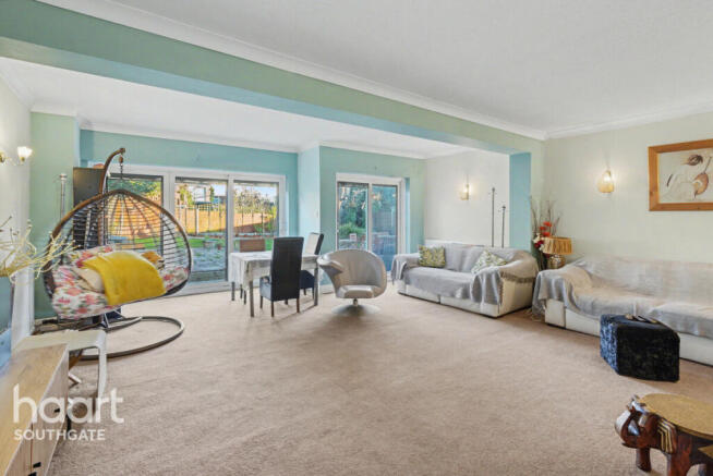 5 bed property, in Oakdale, £1,150,000