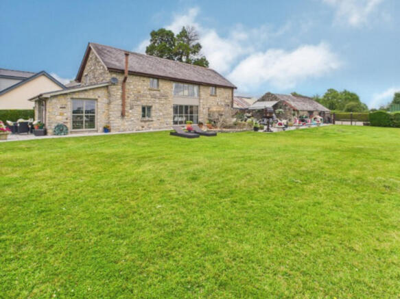 4 bed property, in Broad street Common, £745,000