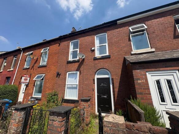2 bed property, in Hyde Road, £170,000