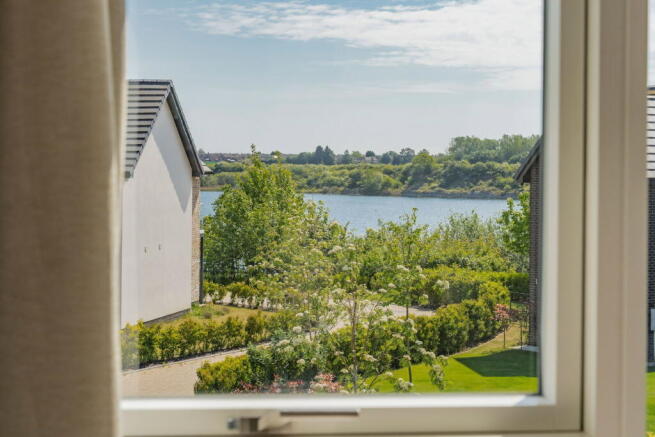 5 bed property, in Otters Way, £1,050,000