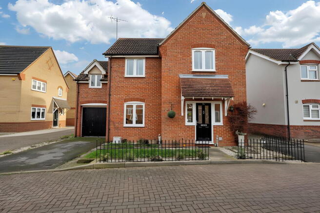 3 bed property, in Birch Crescent, £475,000