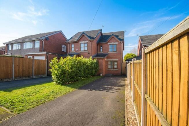 3 bed property, in Tennyson Drive, £199,950