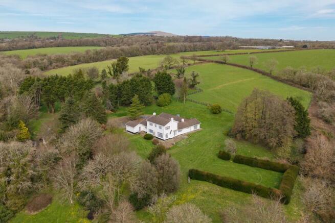 6 bed property, in New Moat, £900,000