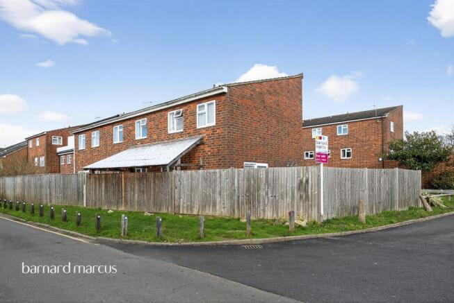 2 bed property, in Primrose Avenue, £280,000