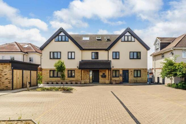 2 bed property, in Copthorne House, £340,000