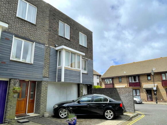 4 bed property, in Poynings Place, £485,000