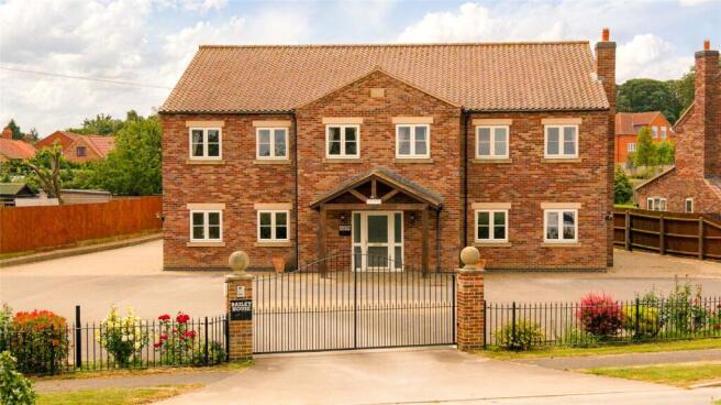 5 bed property, in Aunsby, £850,000