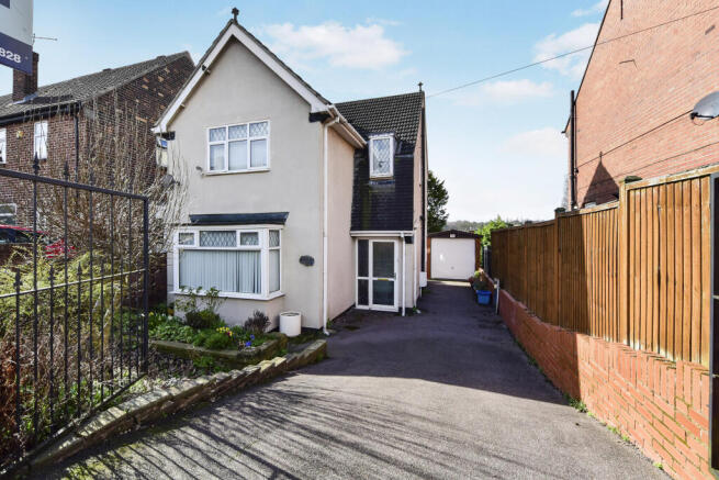 3 bed property, in Oakwood Grove, £230,000