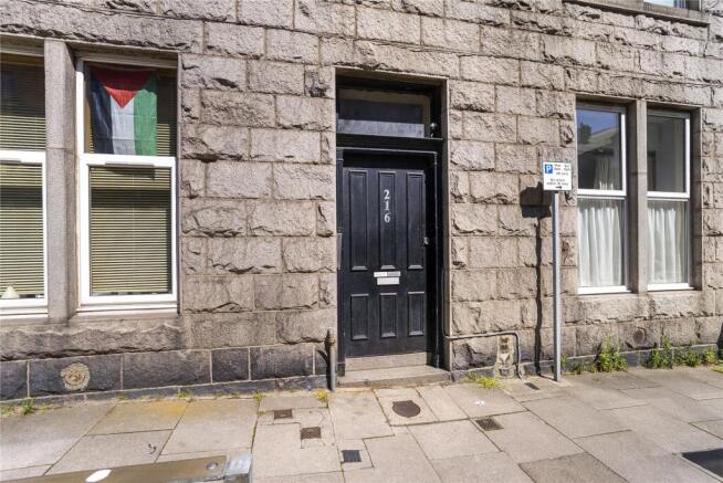 1 bed property, in 216 Rosemount Place, £45,000