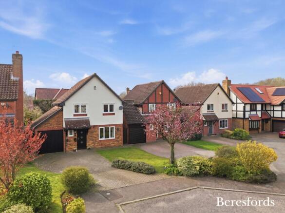 4 bed property, in Hedgelands, £525,000