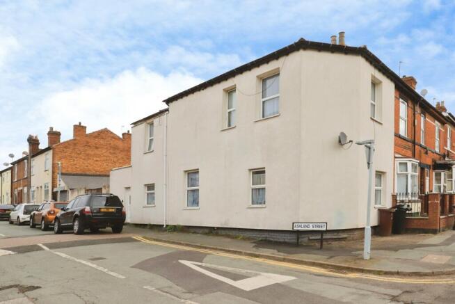 5 bed property, in Merridale Street West, £190,000